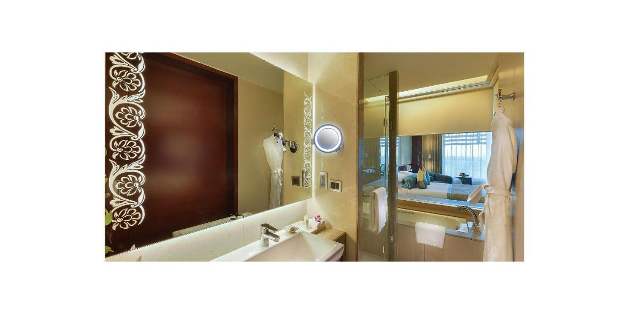 Standard Twin Room - Club Floor -  Smoking - 20% Discount on F&B and 15% on Laundry - Comp Early Check in / Check out (3 hrs Subject to availability)