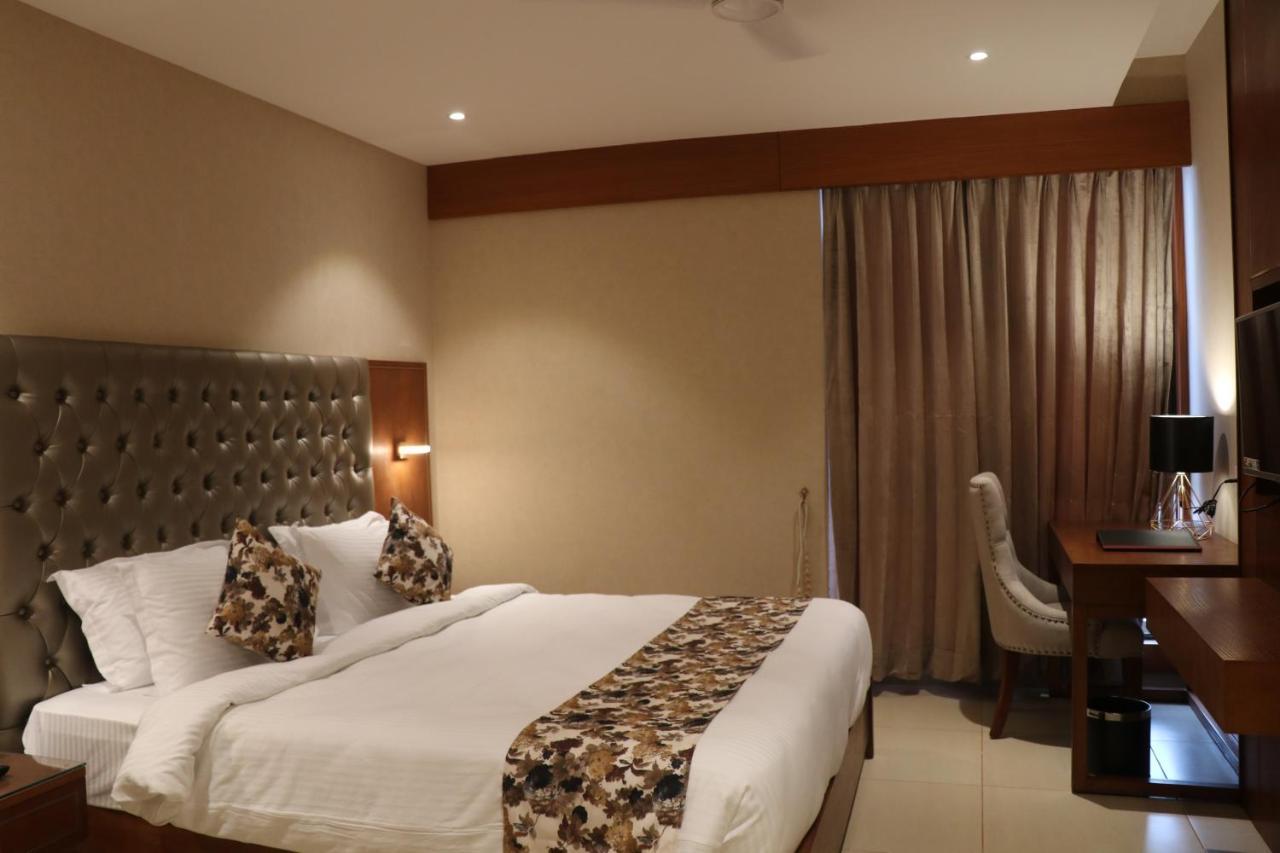 Deluxe Room,1022213356:JPEG