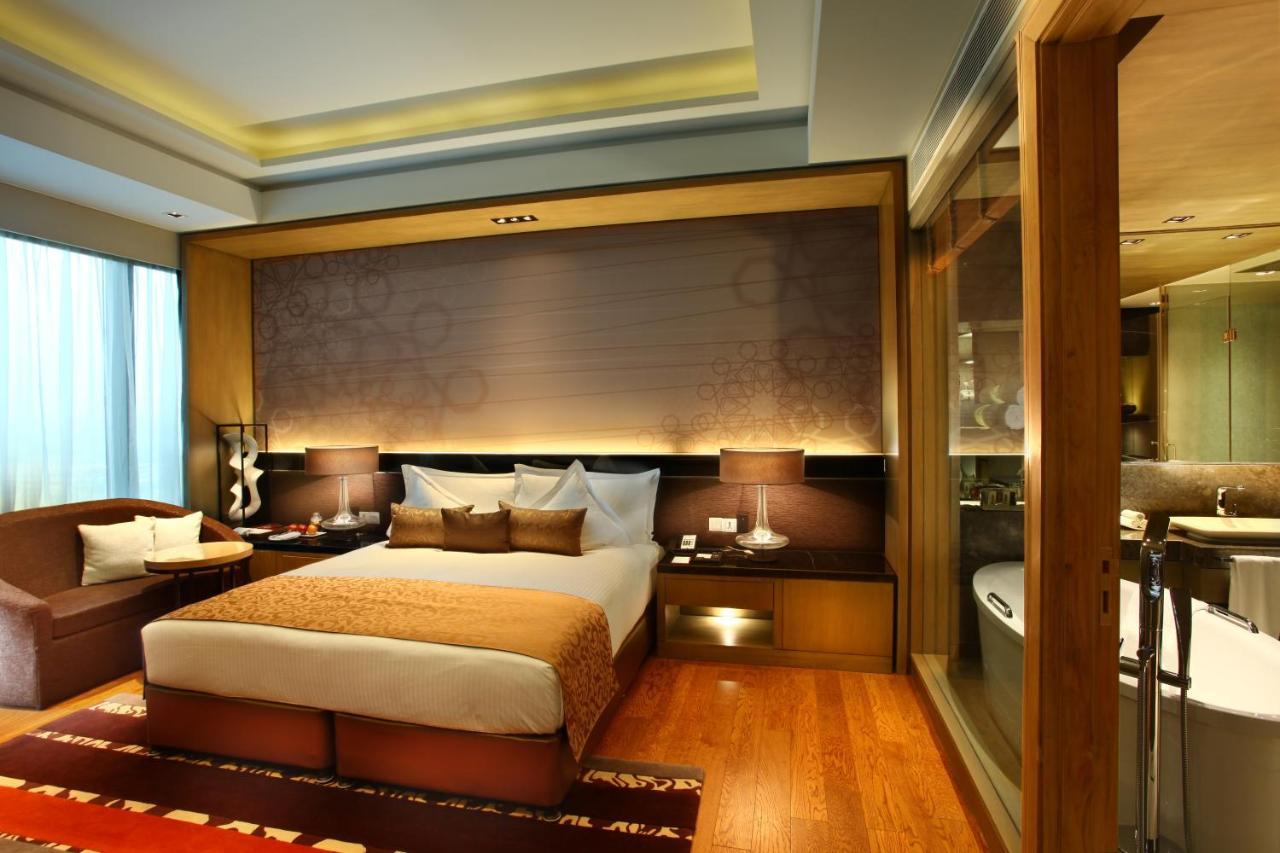 One-Bedroom Suite with King Bed - Non-Smoking,1084149919:JPEG
