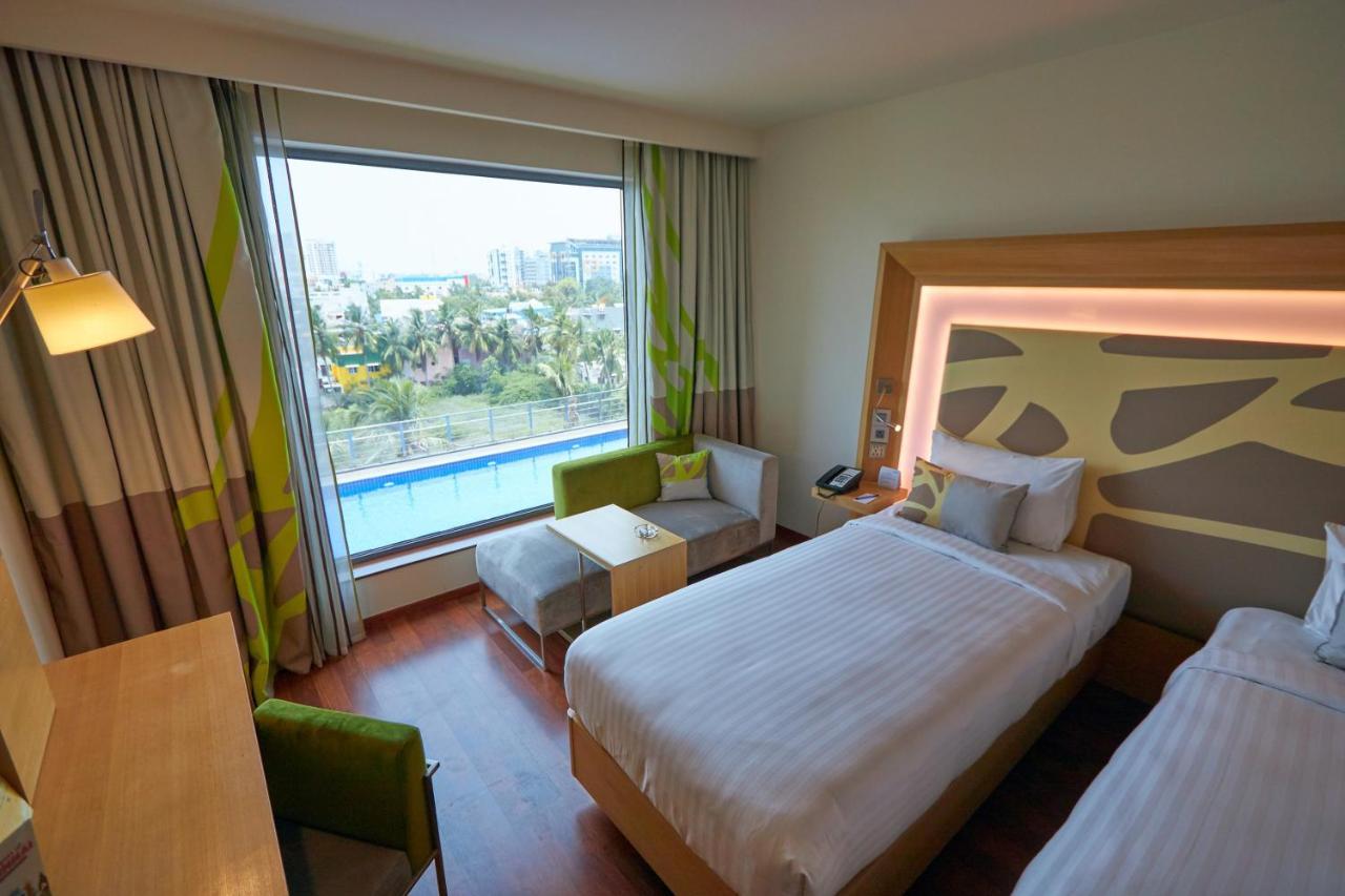 Executive Room King Bed Aqua Pool View