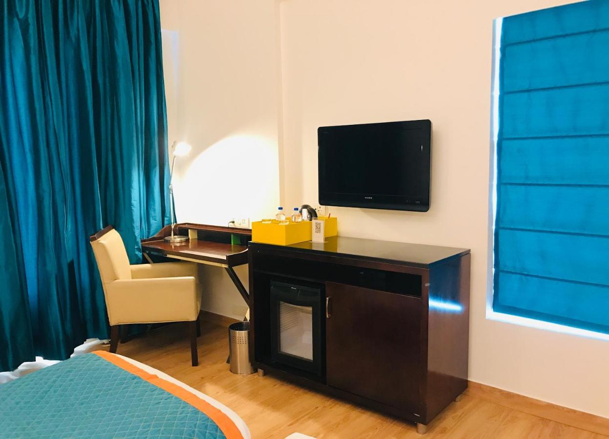 Superior Room with Happy Hours-1+1 offer on Alcoholic Beverages, 15% Off on Laundry service, Complimentary In-Room Refreshments featuring Cookie Platter , 15% off on Food & Beverage services,1204694920:JPEG