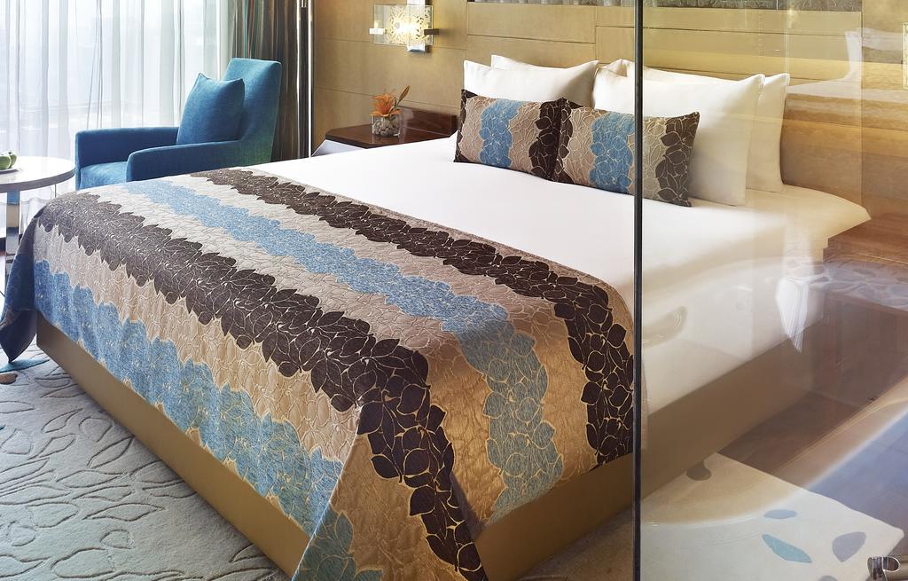 Luxury Double Room with 15 % disc on FNSB,SPA & transportation. 02 complimentary beers with selected brands or 2 glasses of house wine @ Tease, Feather bedding,,112965408:JPEG