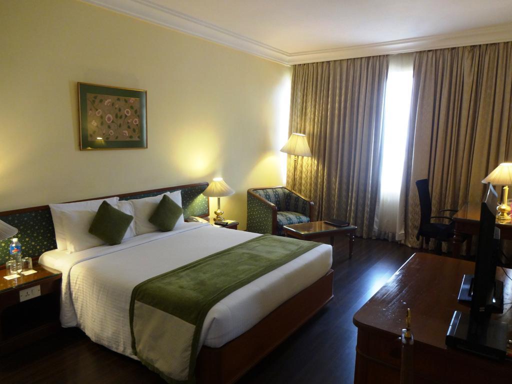 Club Room with Bathtub & 10% discount on Food & Beverages,115348211:JPEG