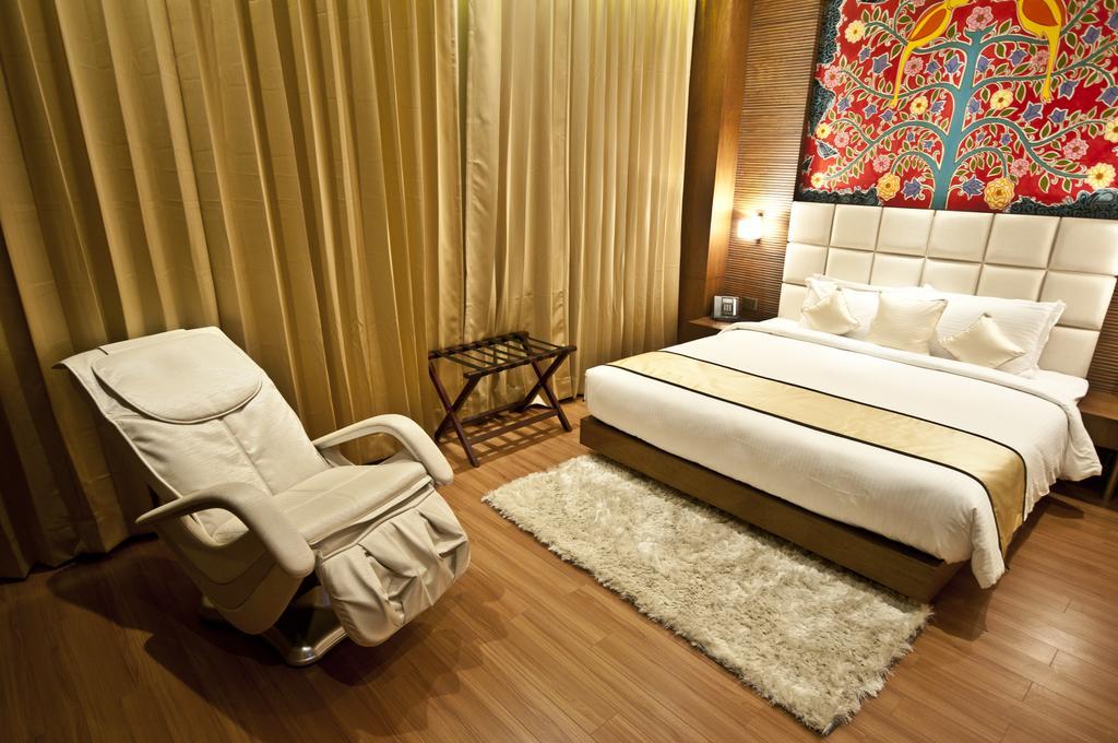 Suite Room (NON SMOKING),117732409:JPEG