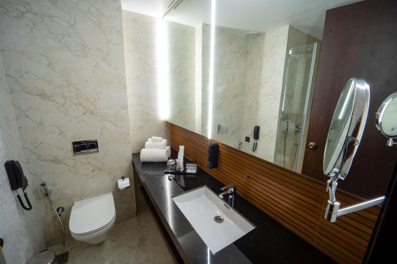 Deluxe Suite with a Bucket of Brewed Beverage,1185626080:JPEG