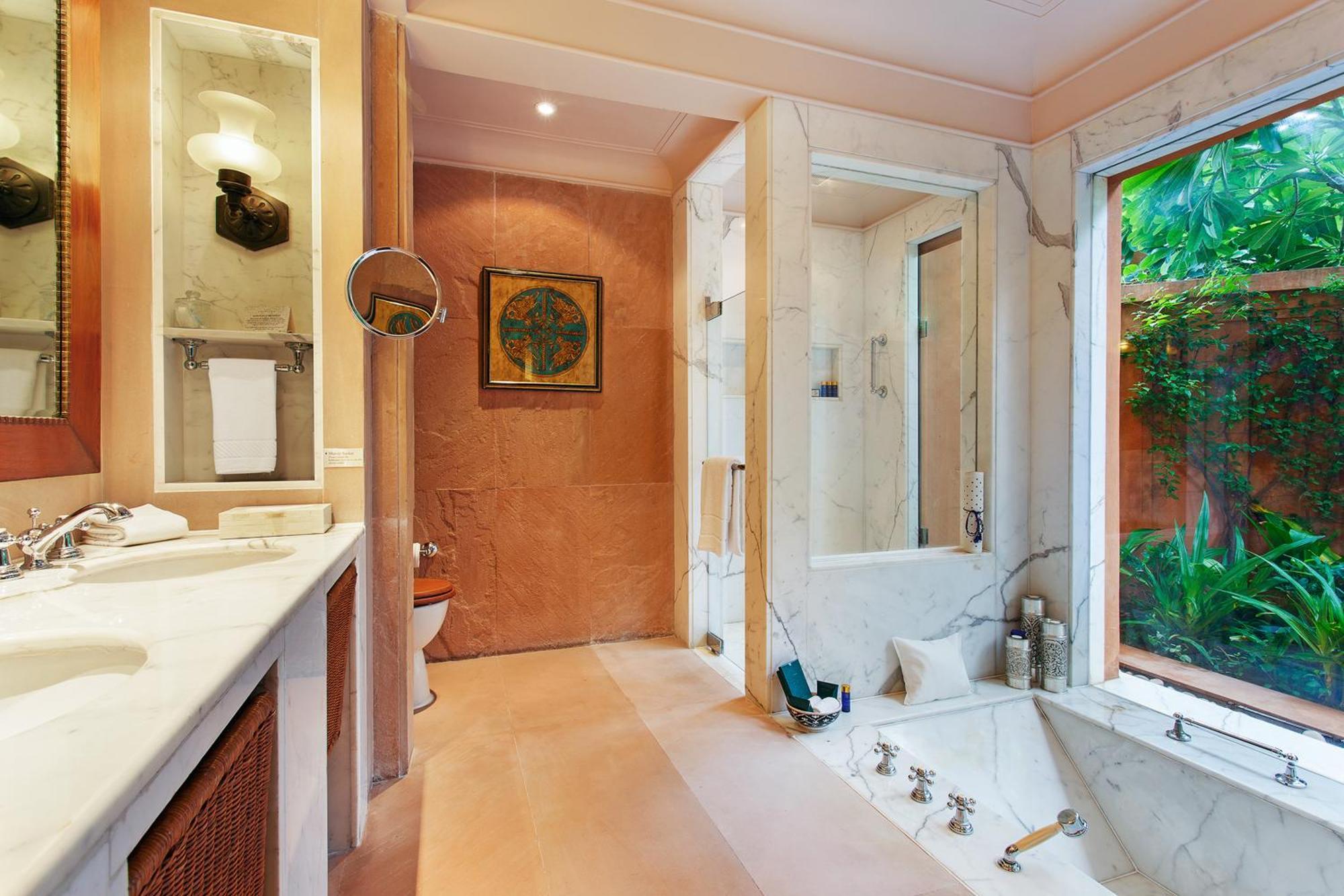 Luxuriöse Villa mit eigenem Pool und Transferservice vom und zum Flughafen