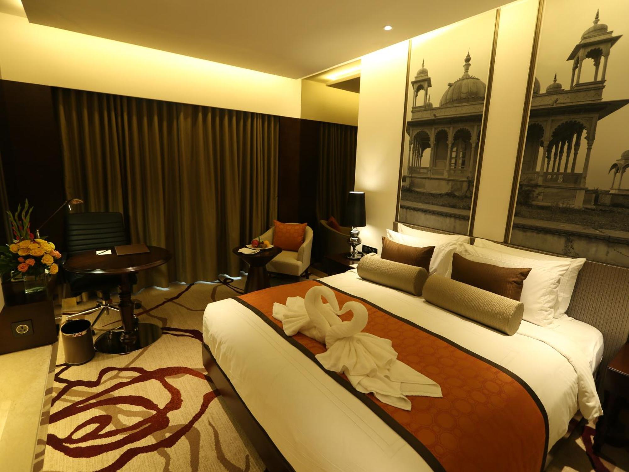Deluxe King Room on One-way Airport Transfers Spa Food & Beverage & Laundry