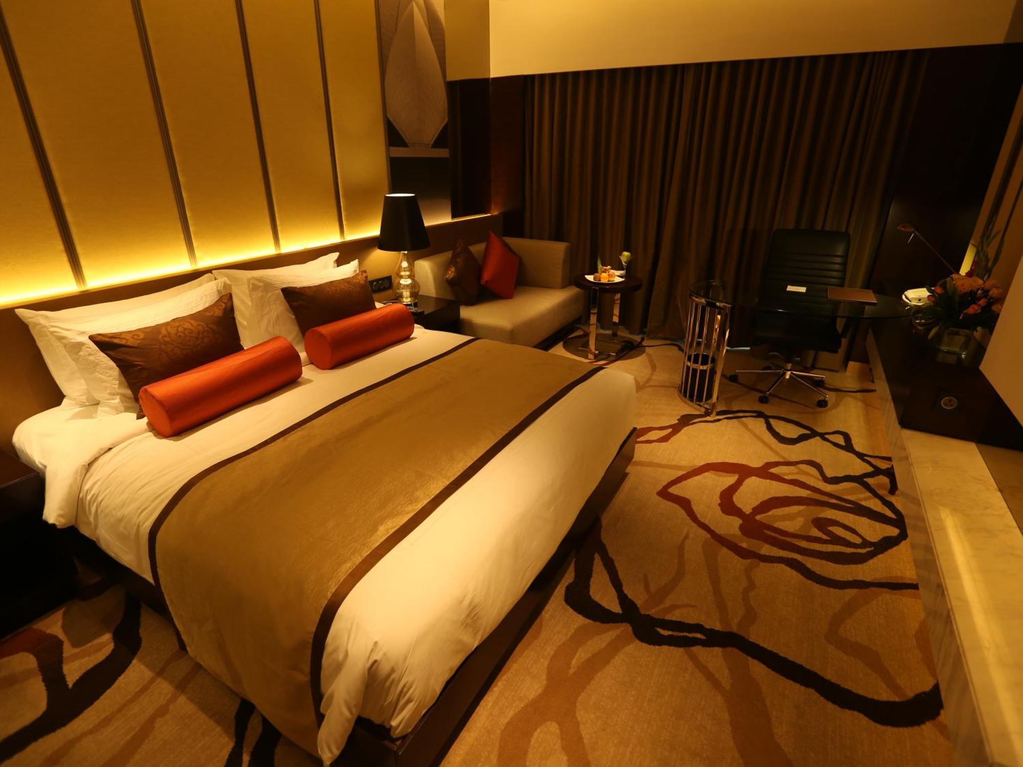 Premium King on One-way Airport Transfers Spa Food & Beverage & Laundry