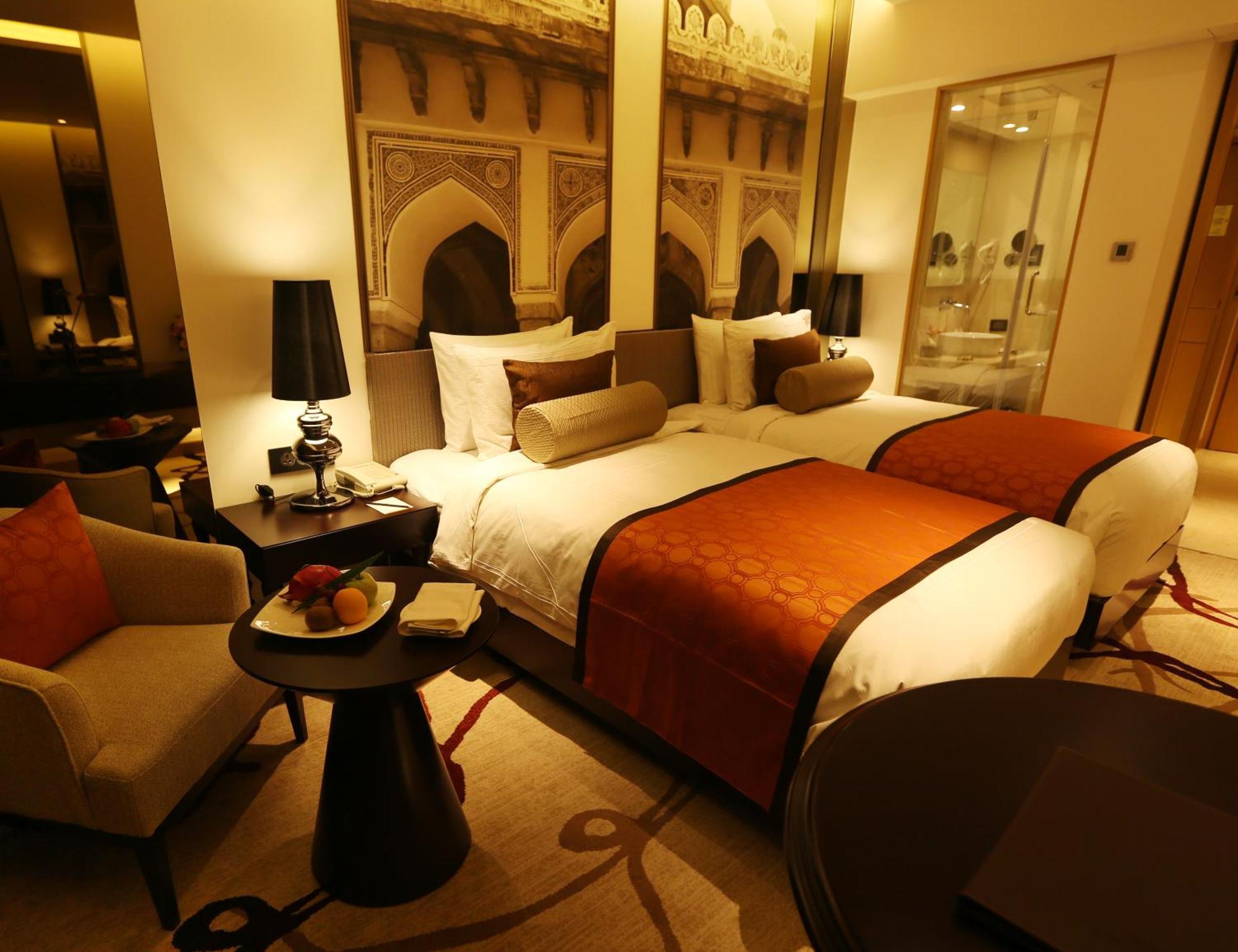 Deluxe Twin Room on One-way Airport Transfers Spa Food & Beverage & Laundry