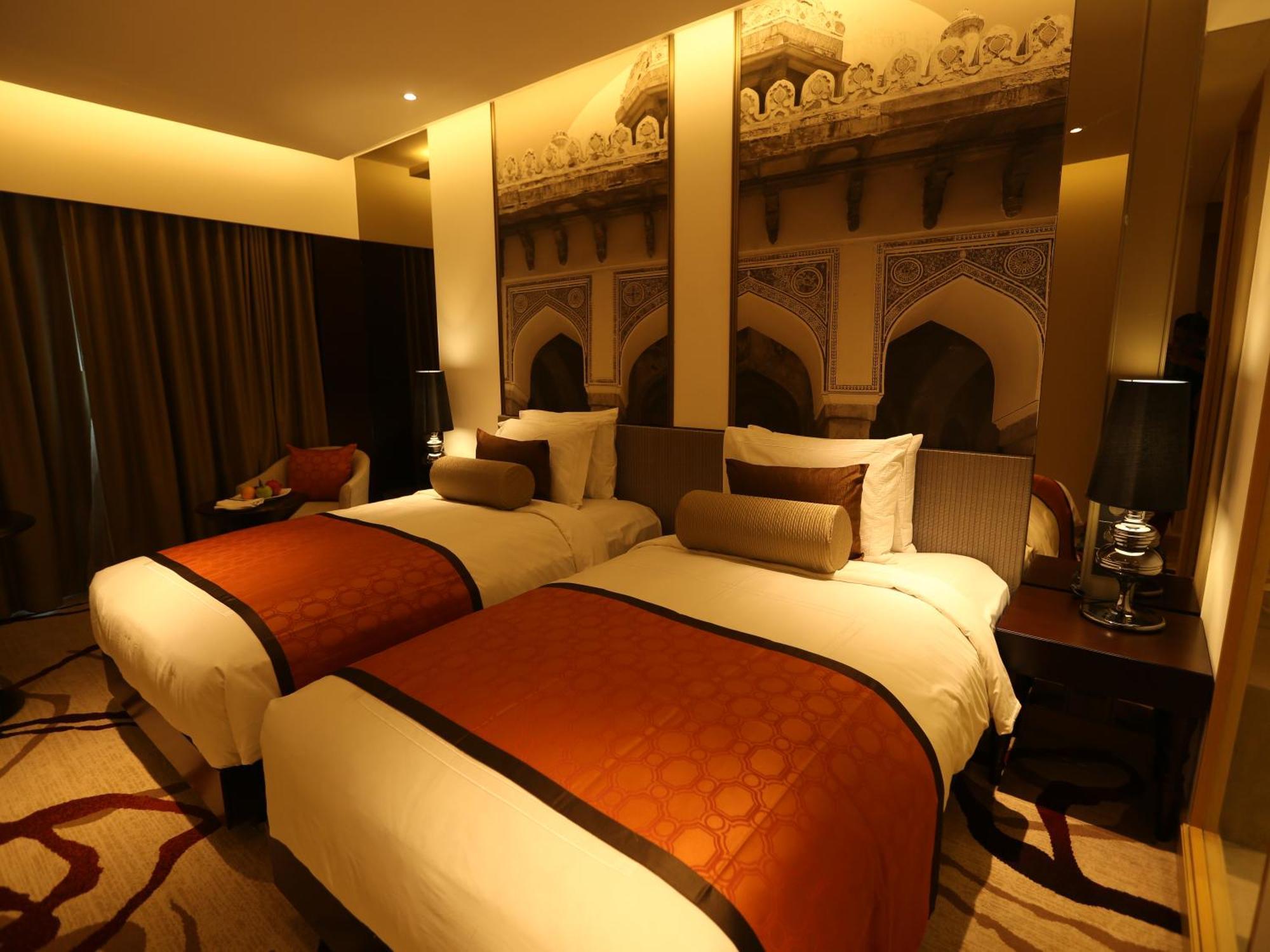 Deluxe Twin Room on One-way Airport Transfers Spa Food & Beverage & Laundry