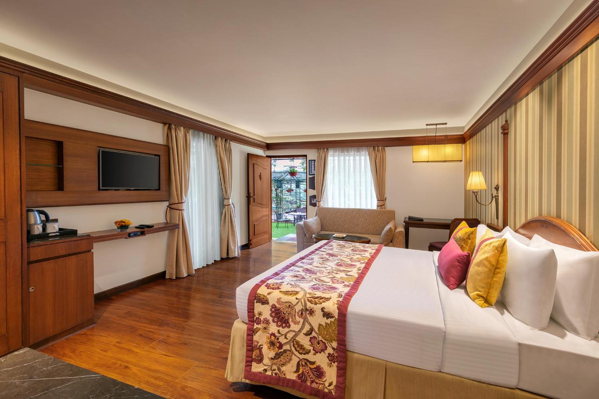 Superior Double Room complimentary shuttle to Mall Road till 7 pm