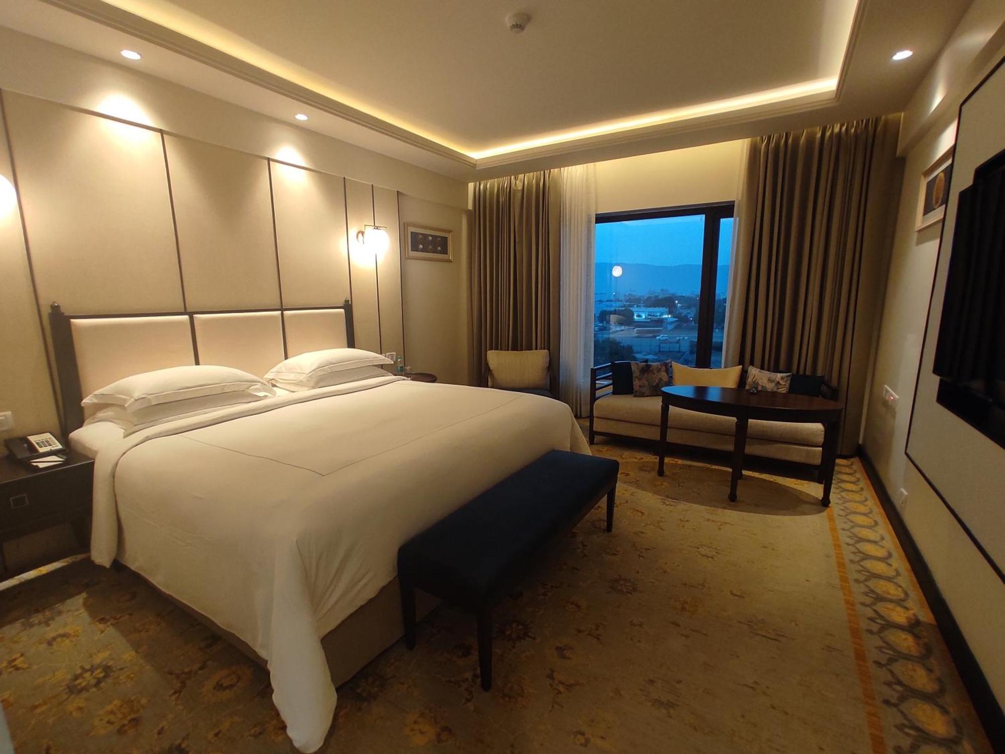Superior King Room