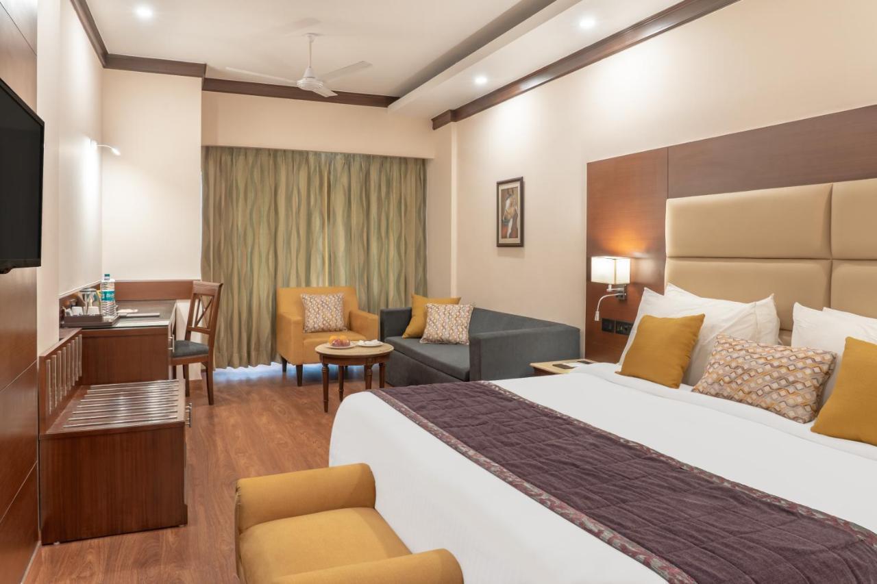 Deluxe Room Avail on FNB & Happy Hours 1 Pm to 6 Pm