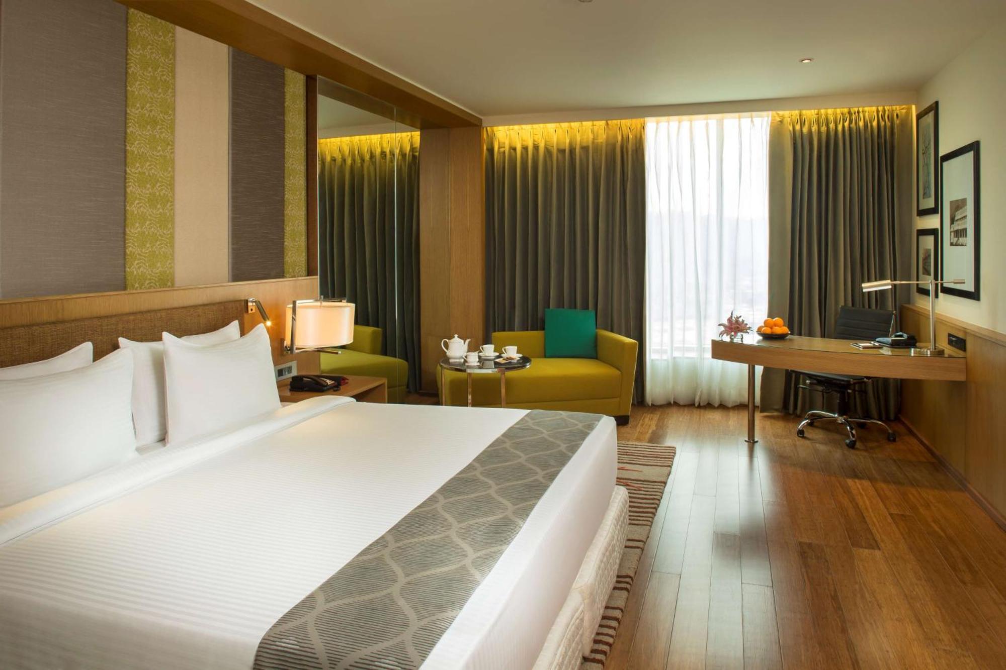 Business Class Room with Bath tub, free Wi-fi ,1 way airport transfer,1278781717:JPEG