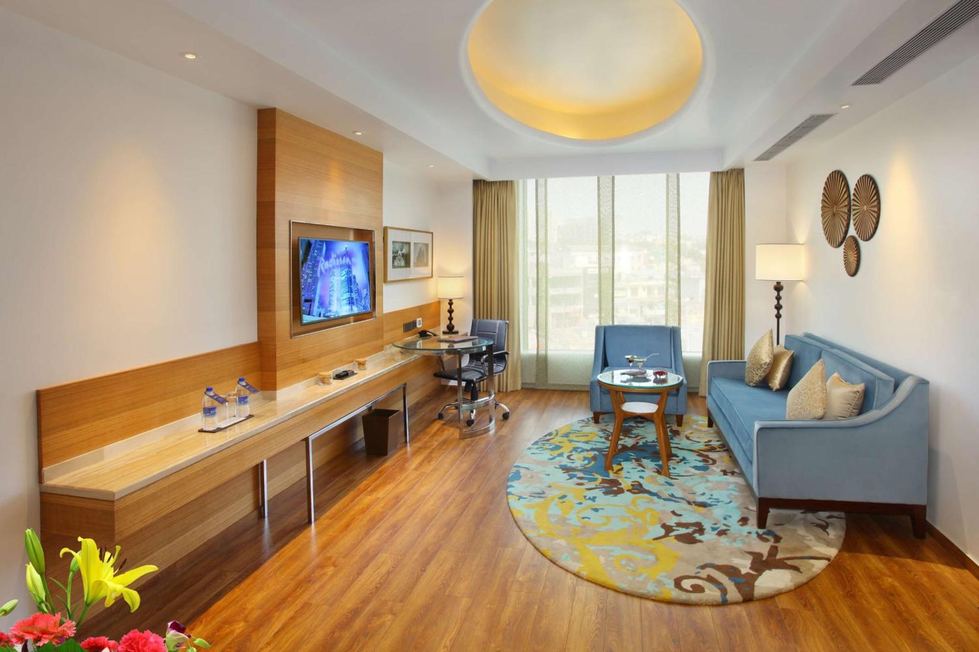Executive Suite,1284314155:JPEG