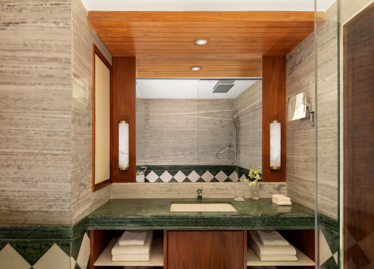 Deluxe Suite Non-Smoking on Food & Soft BeveragesUp to on SPA02 Pints Beer kids welcome or room amenities Complimentary INR 500 Credit on F&Soft Beverage min spend of 2000 INRonce per per room,1301454625:JPEG