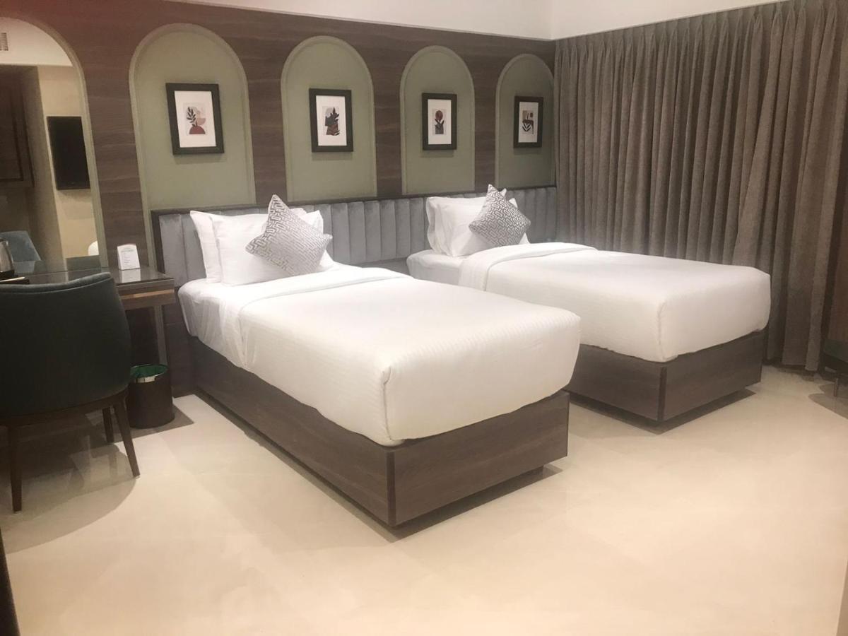 Elegant  Room Twin Bed