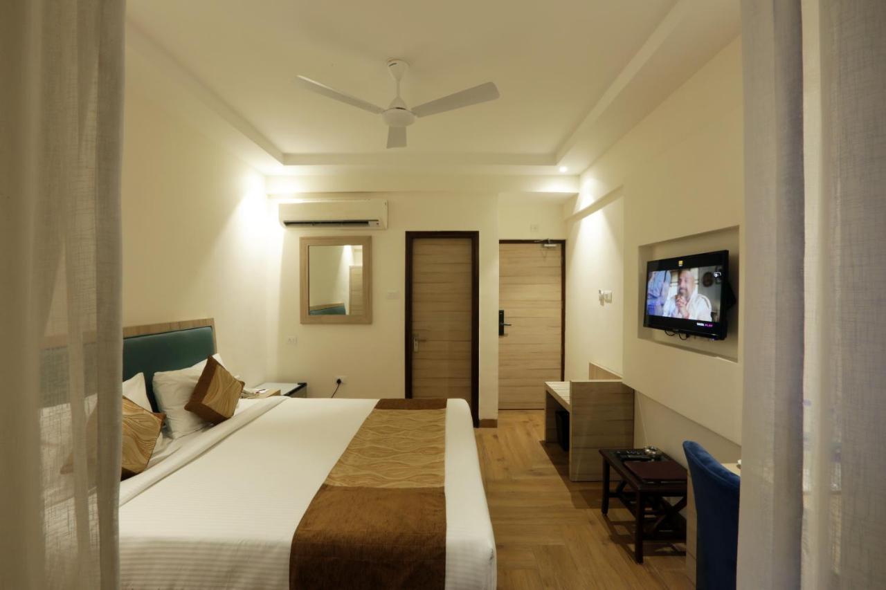Superior Double Room- 15% off on Water Sports and enjoy Happy Hours with 1+1 offer