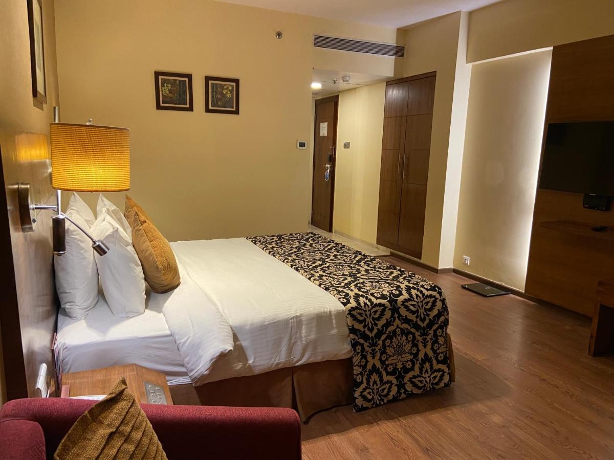 Fortune Club Exotica Complimentary of Club Lounge 2 Mocktails or Juices or Soft Drinks Finger Snacks between 1800 Hrs 2000 Hrs on F&B Soft Beverage only