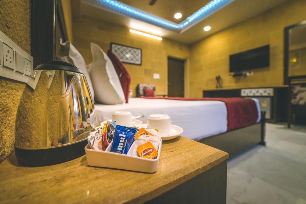 Royal Double Room,1337658065:JPEG
