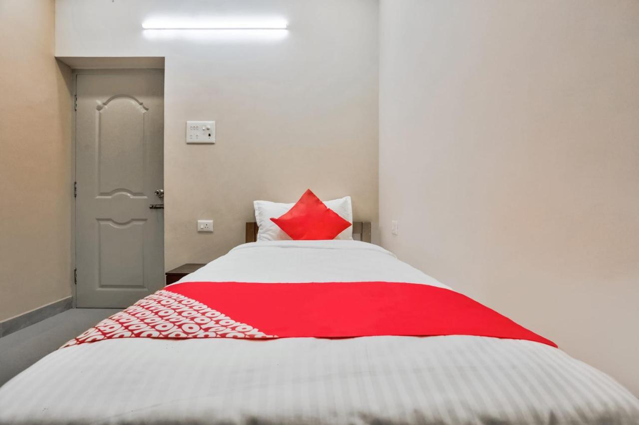 Small Single Room,1774570430:JPEG