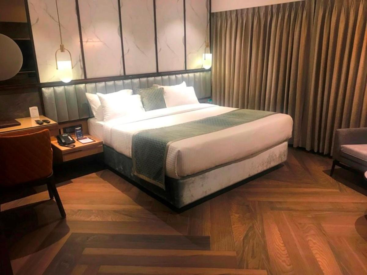 Grand Room King Bed
