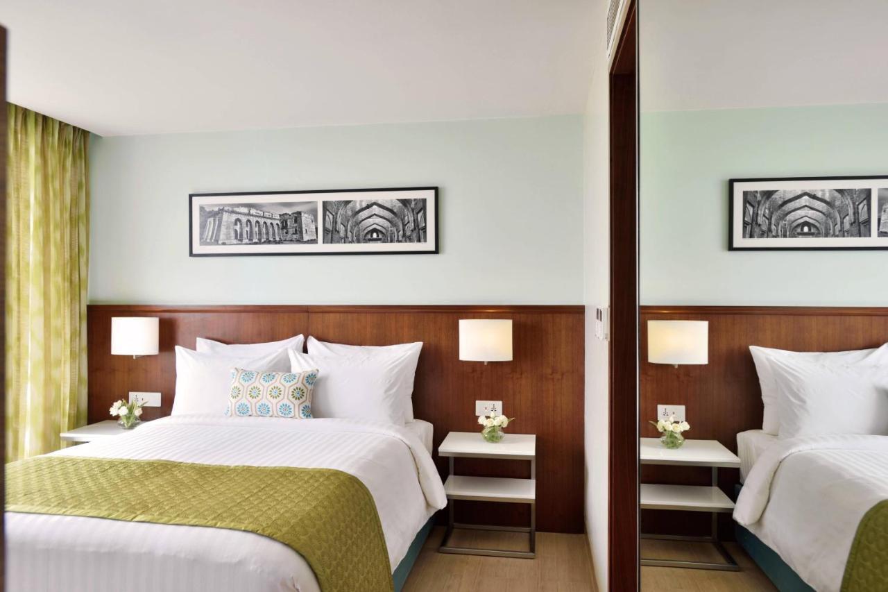 Guest room, 1 Queen with 50% discount on food & soft beverages on dining,1661685055:JPEG