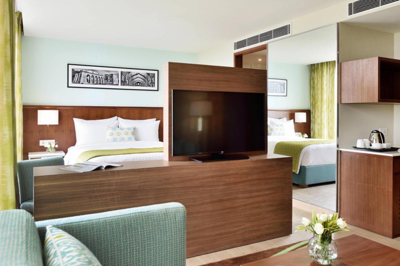 Queen Studio Suite with 50% discount on food & soft beverages on dining,1661685055:JPEG