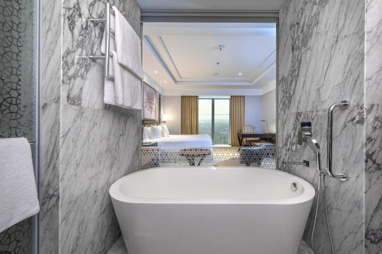 Towers Exclusive, Guest room, 1 Queen,1404835871:JPEG