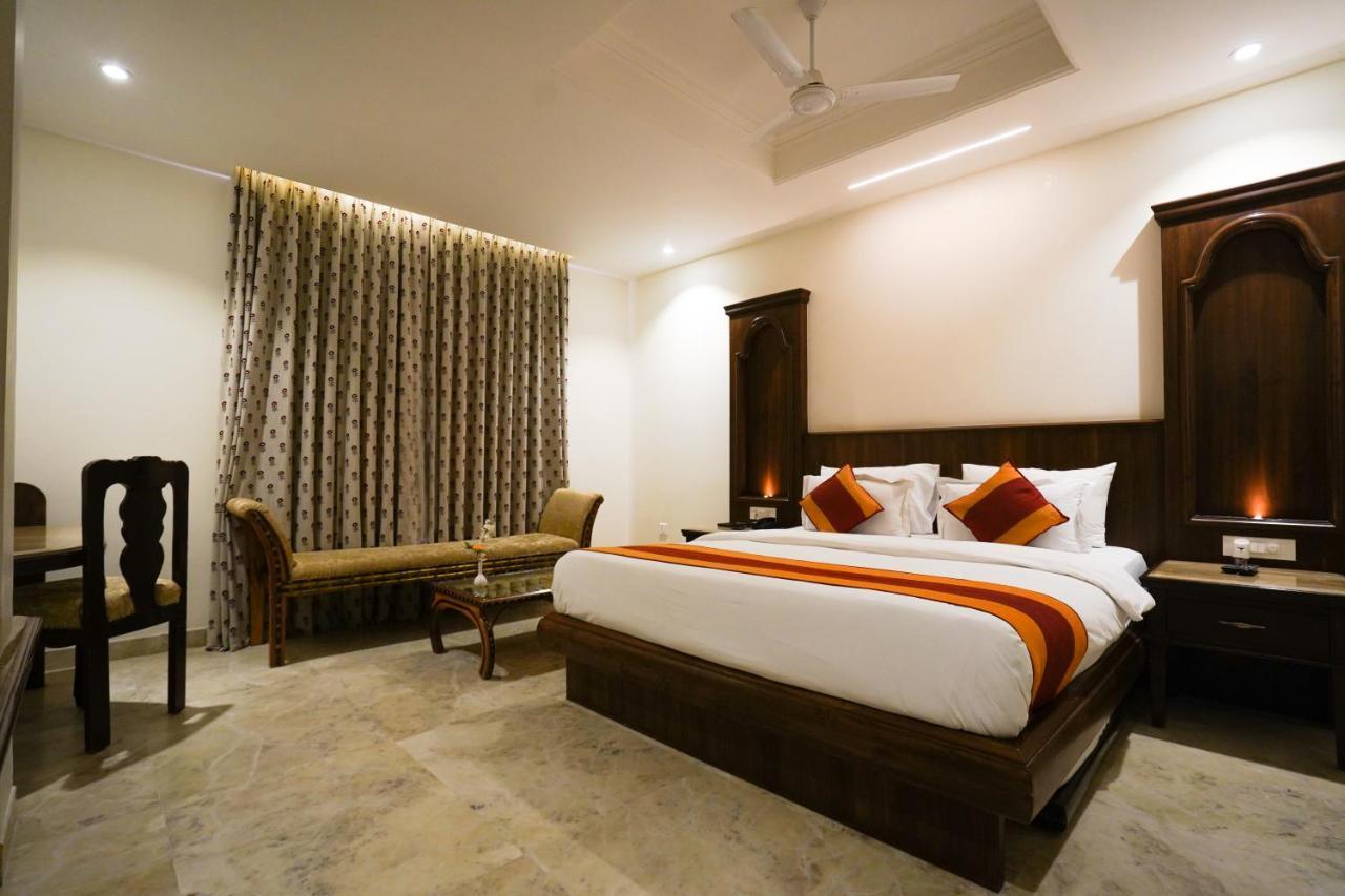 King Room,1402876640:JPEG