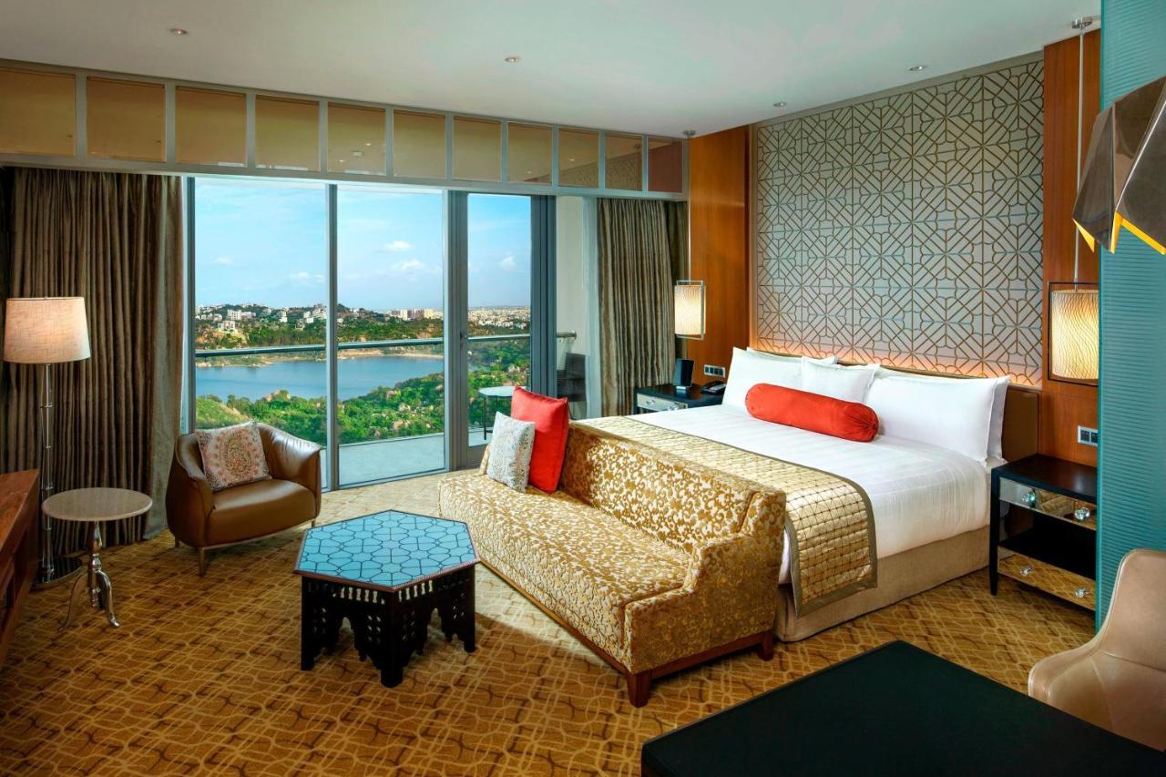 Towers Exclusive, Club lounge access, Guest room, City view,1418895534:JPEG