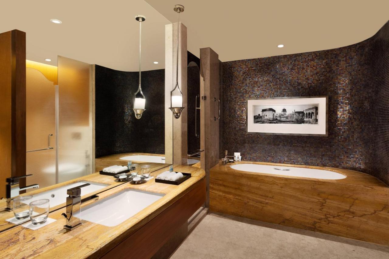 Towers, Club lounge access, Guest room, City view,1418897079:JPEG