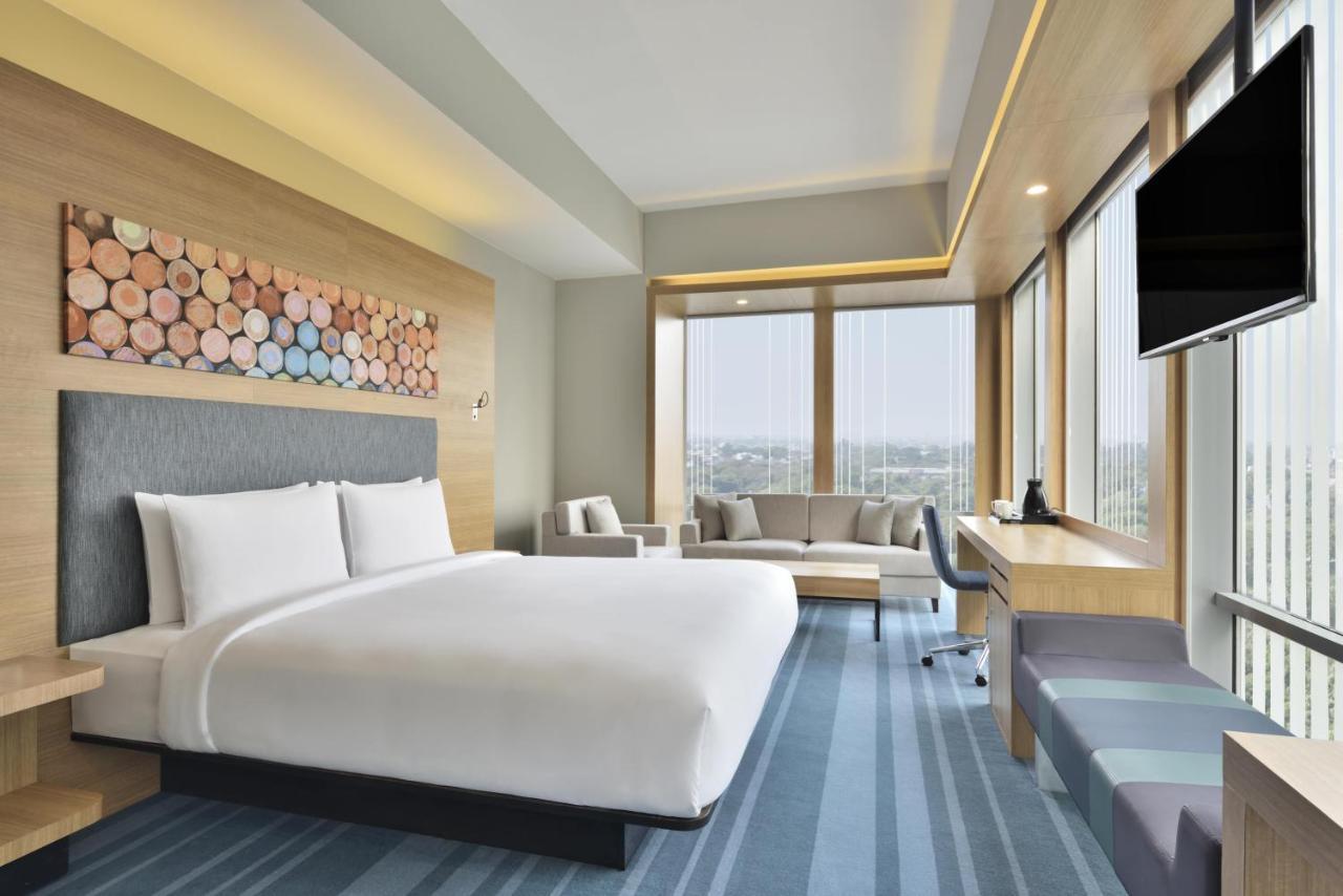 1 King Bed City View Studio on F&B SPA