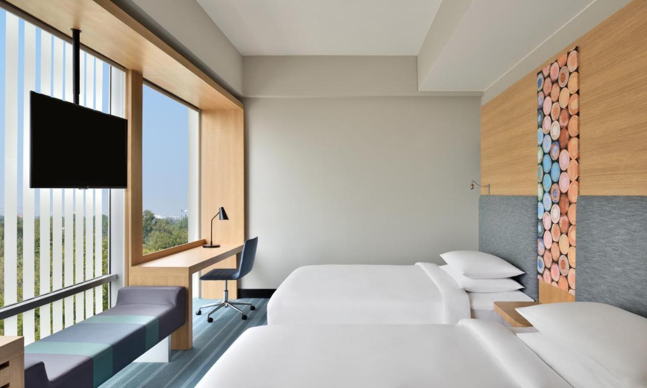 2 Twin or Single Beds City View Aloft Room on F&B SPA