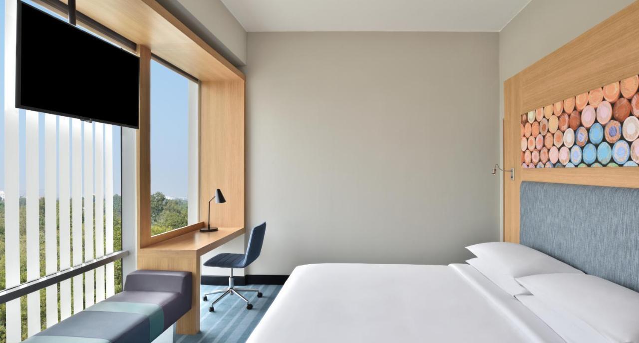 1 King Bed City View Aloft Room on F&B SPA