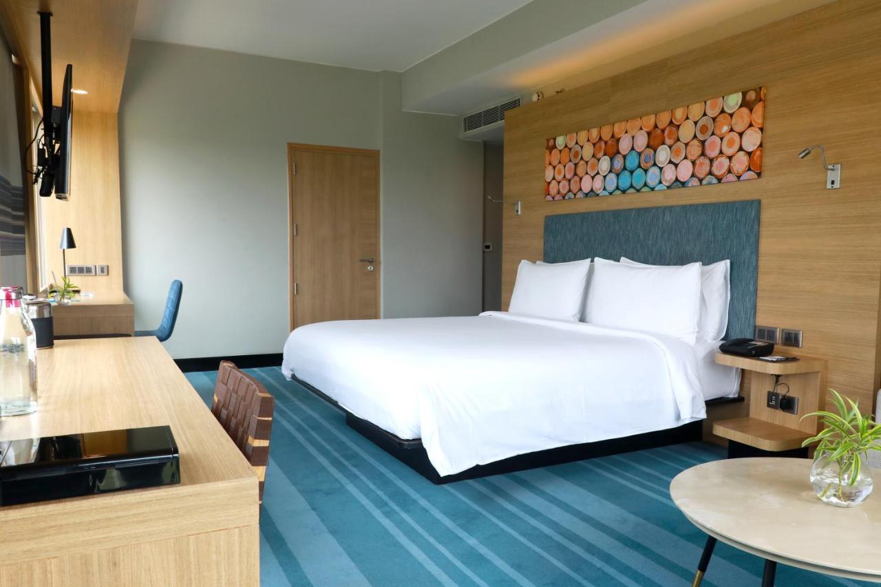 1 King Bed Pool View Aloft Room on F&B SPA