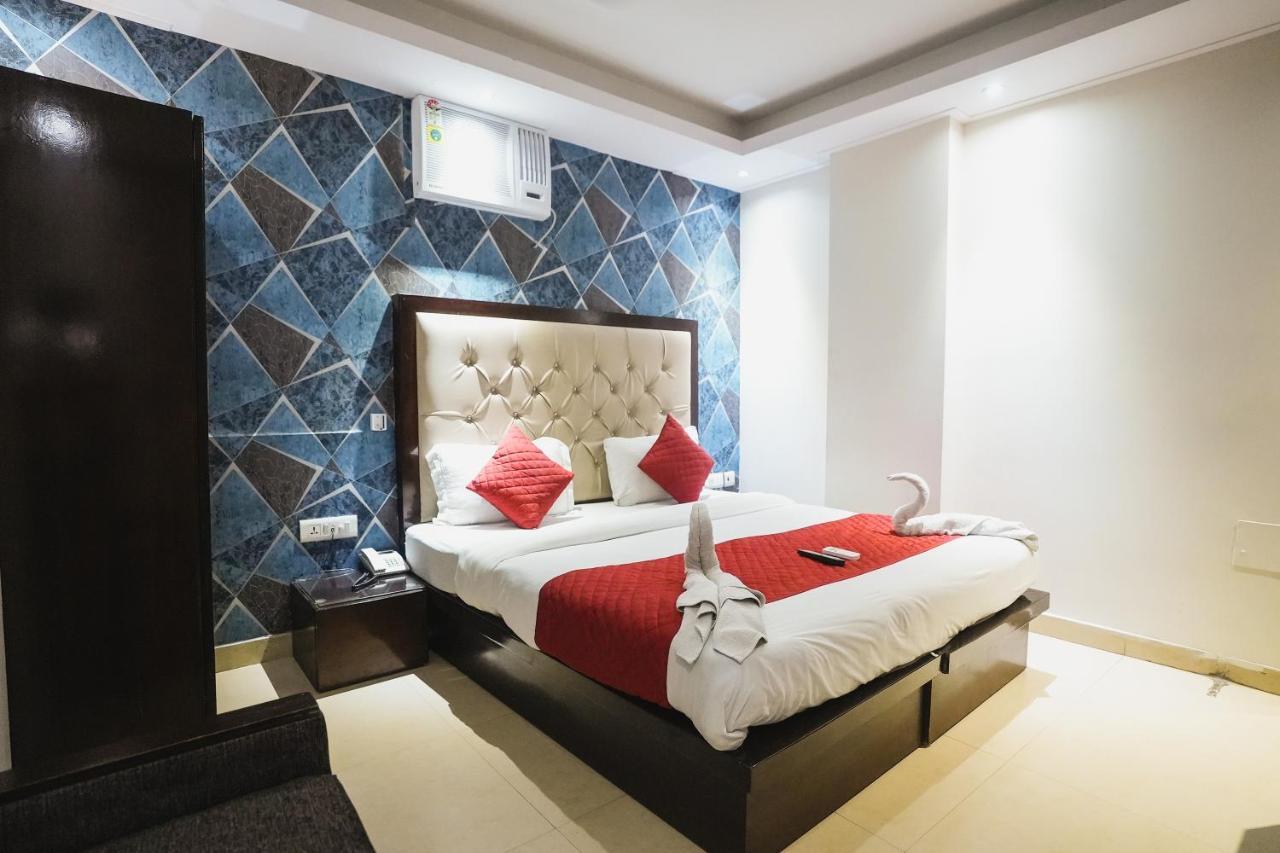 Deluxe Room,1555292029:JPEG