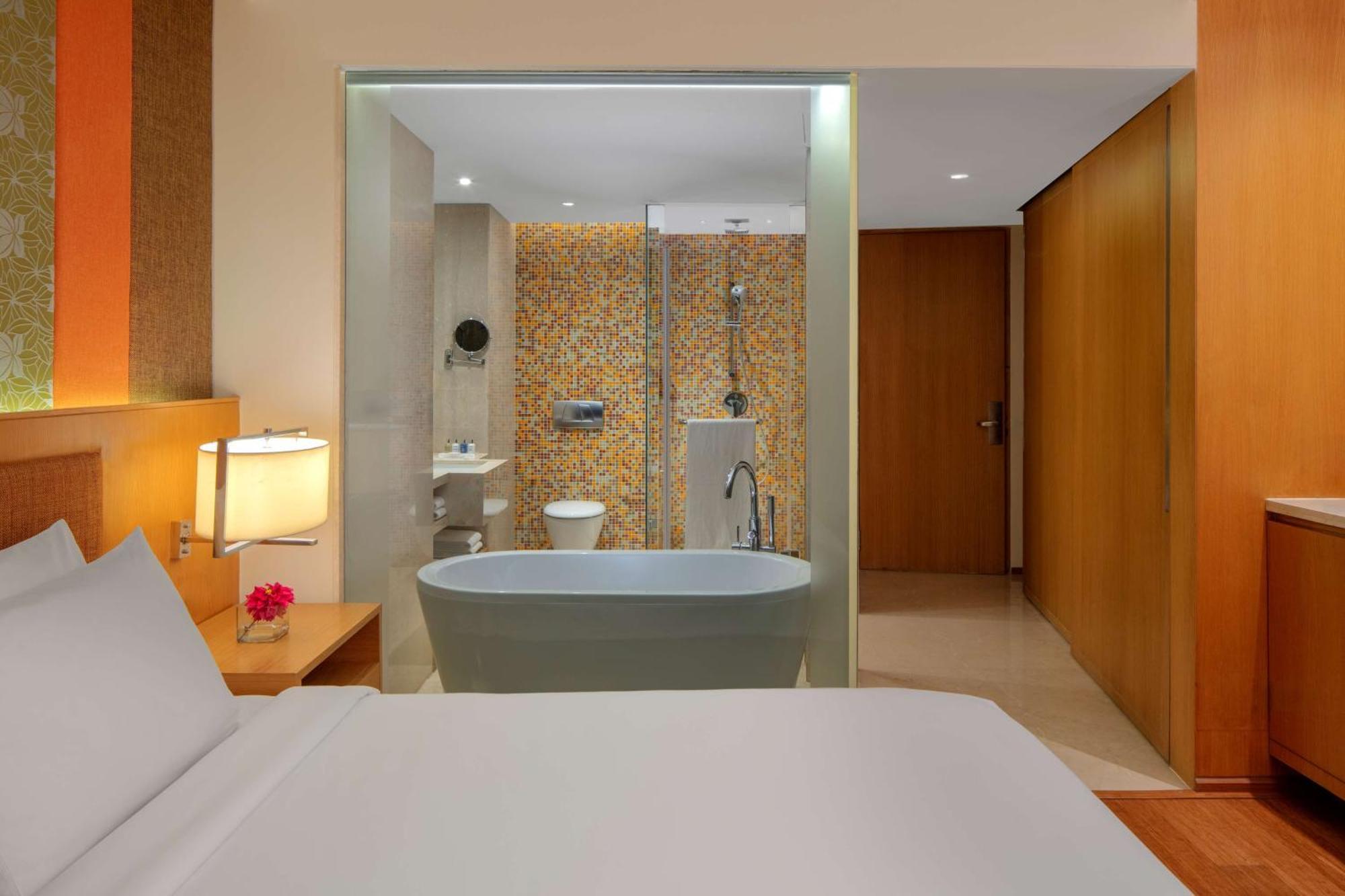 Deluxe Room with King bed & Bath tub, free Wi-fi,1643780334:JPEG