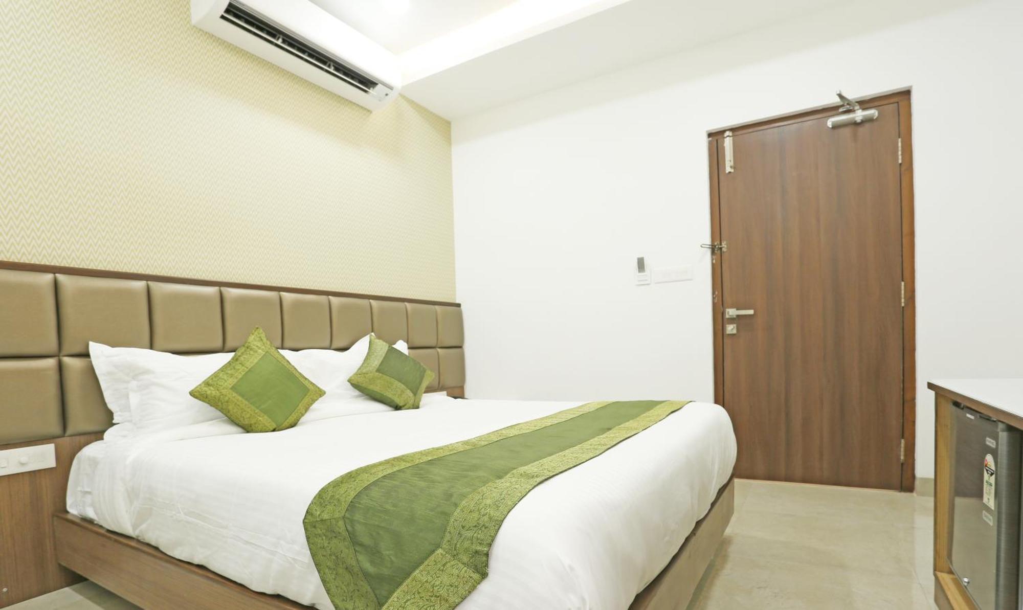 Deluxe Double Room,1454485519:JPEG
