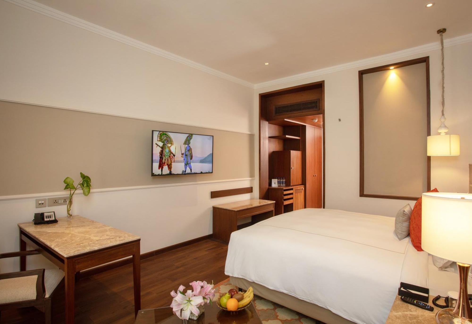 Superior Room King Bed Pool View,1454557531:JPEG