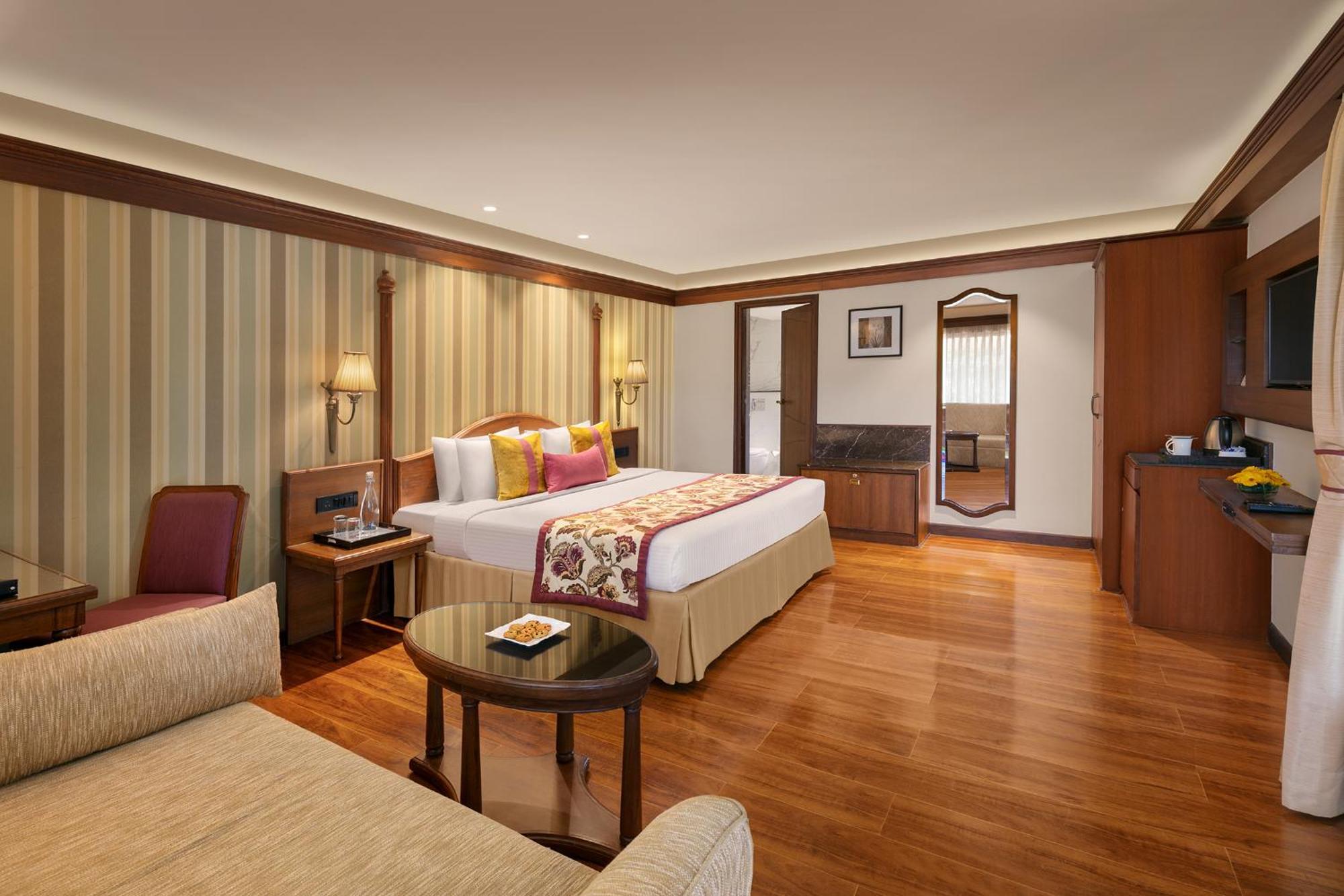 Superior Double Room complimentary shuttle to Mall Road till 7 pm