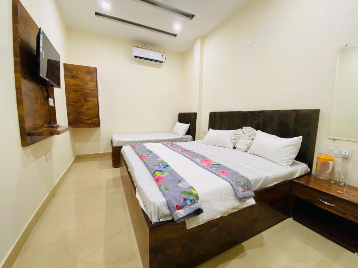 Deluxe Double Room with Extra Bed,1467447545:JPEG