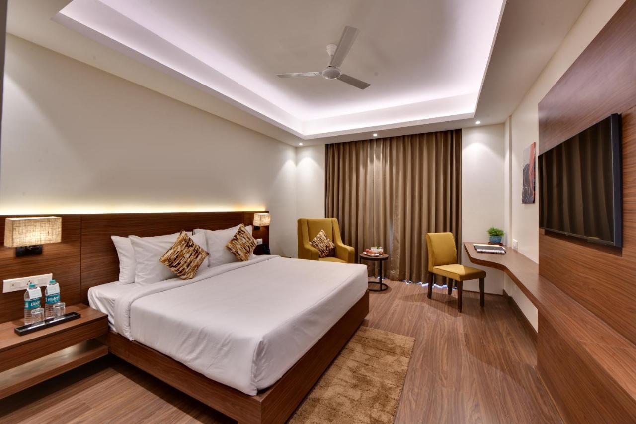 Deluxe King Room,1469762759:JPEG