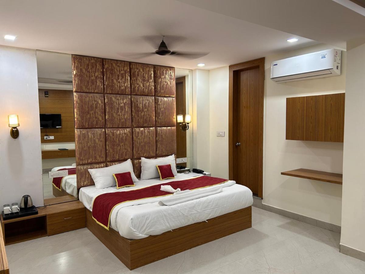 Deluxe Double Room Balcony,1492394479:JPEG