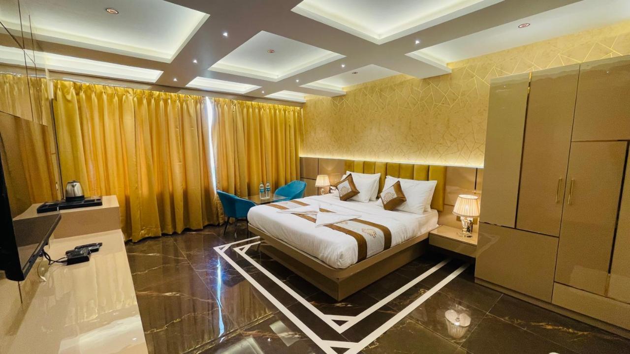 Deluxe Suite