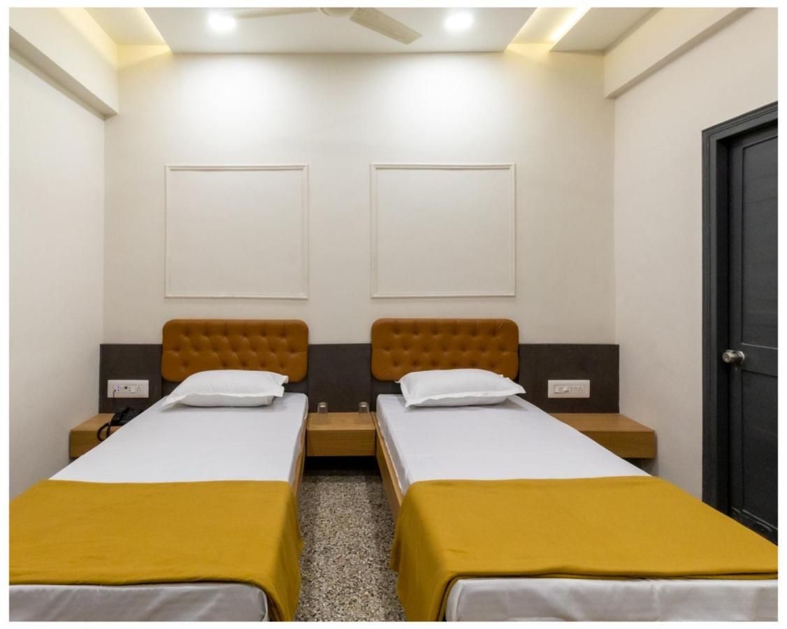 Luxury Triple Room,1487589829:JPEG