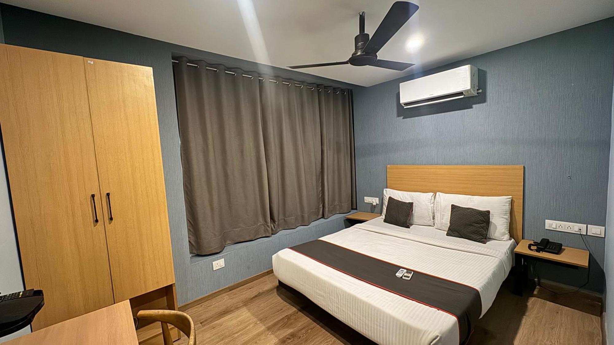 Deluxe Double Room (2 Adults + 1 Child)