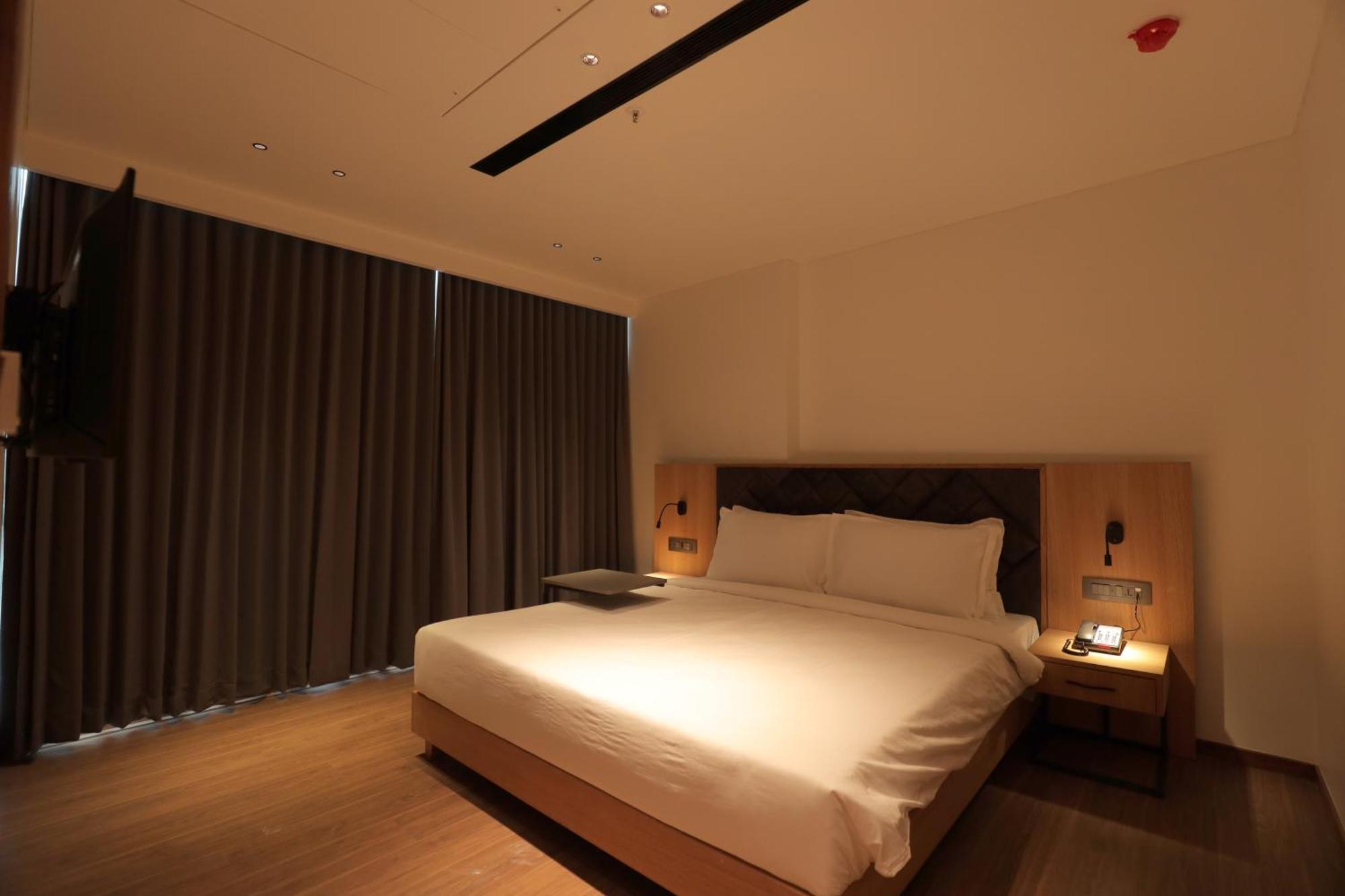 One Bedroom Suite King,1532107816:JPEG