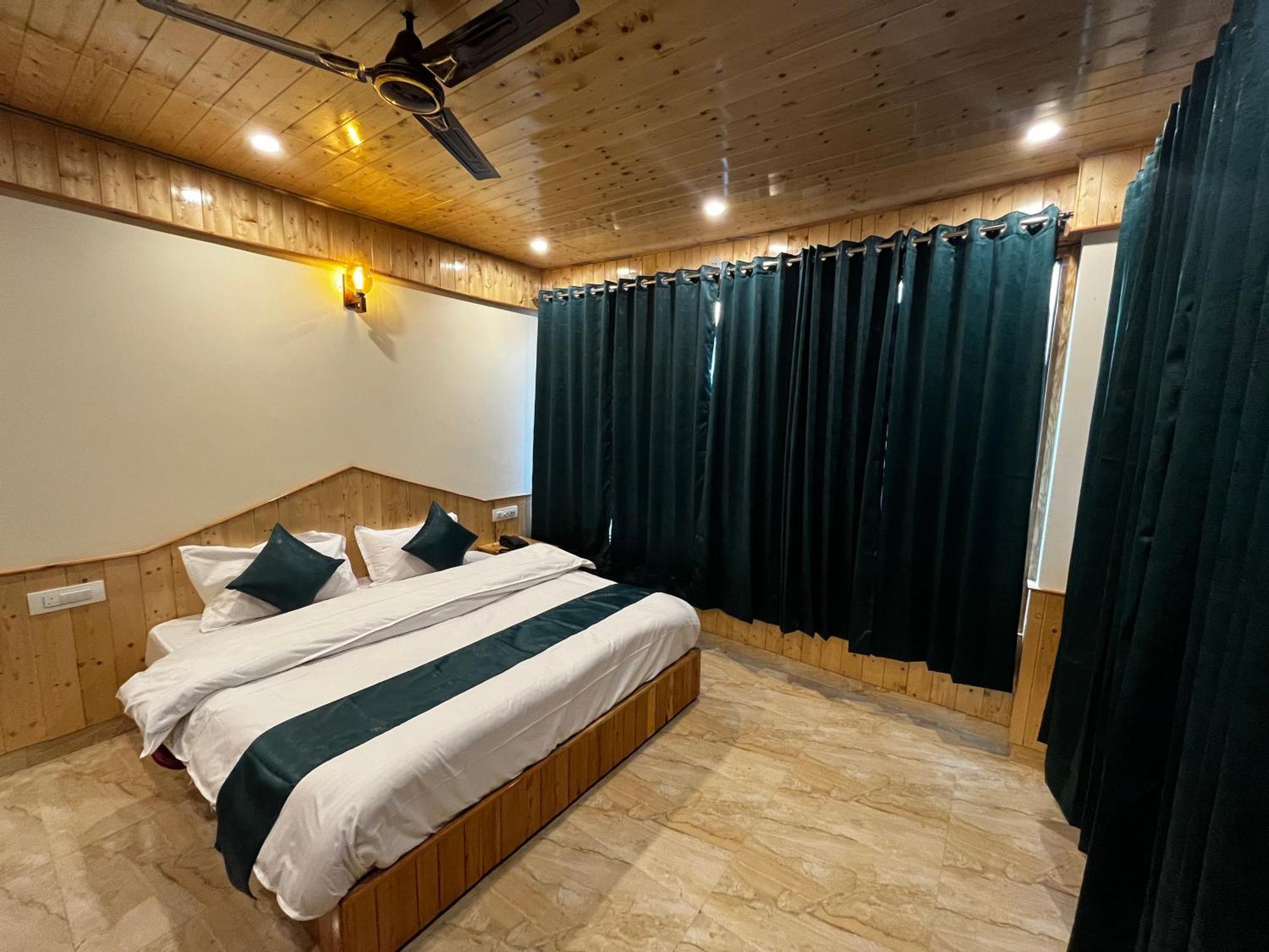 Double Room Mountain View