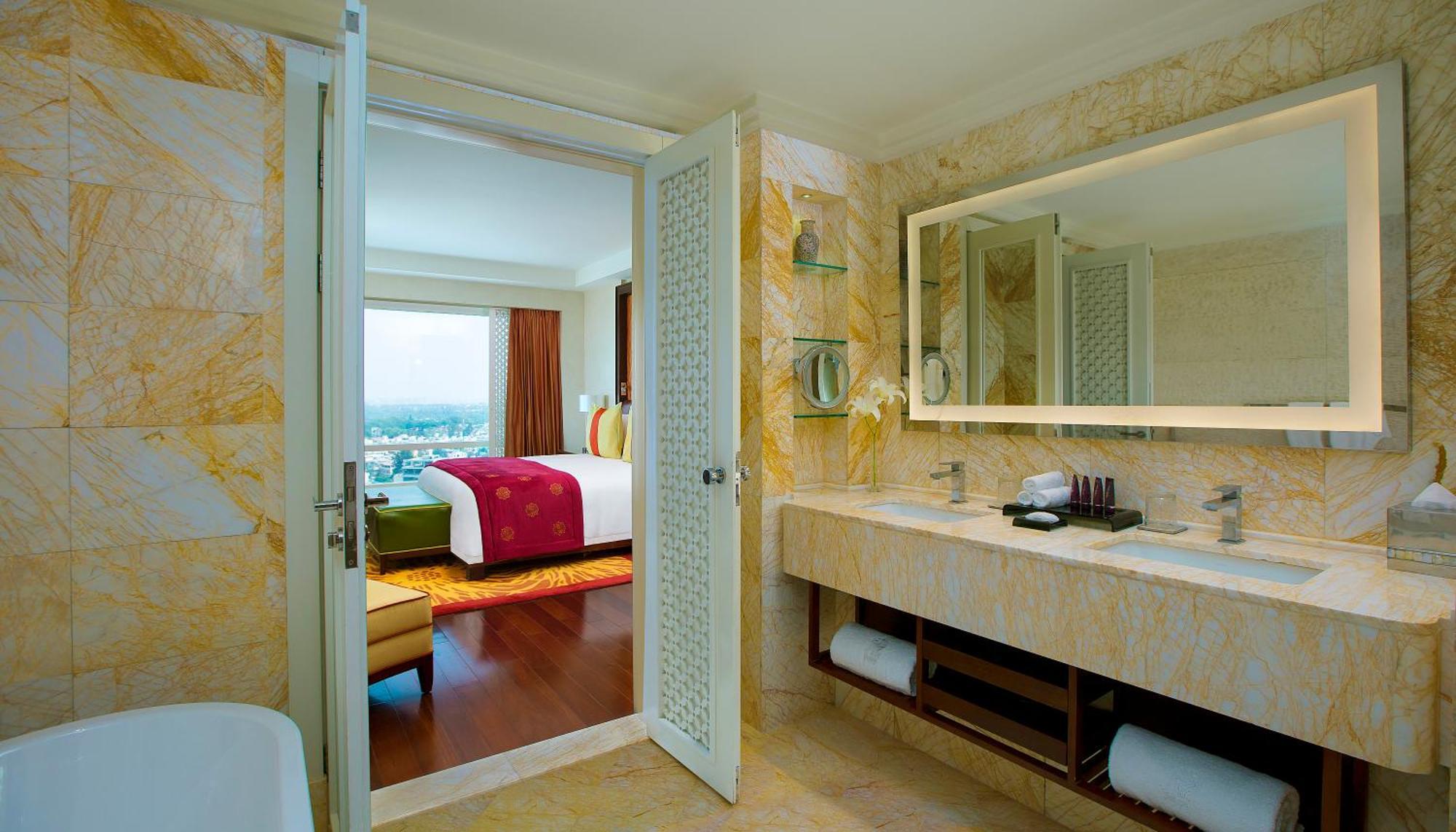 Executive Suite,1535598496:JPEG